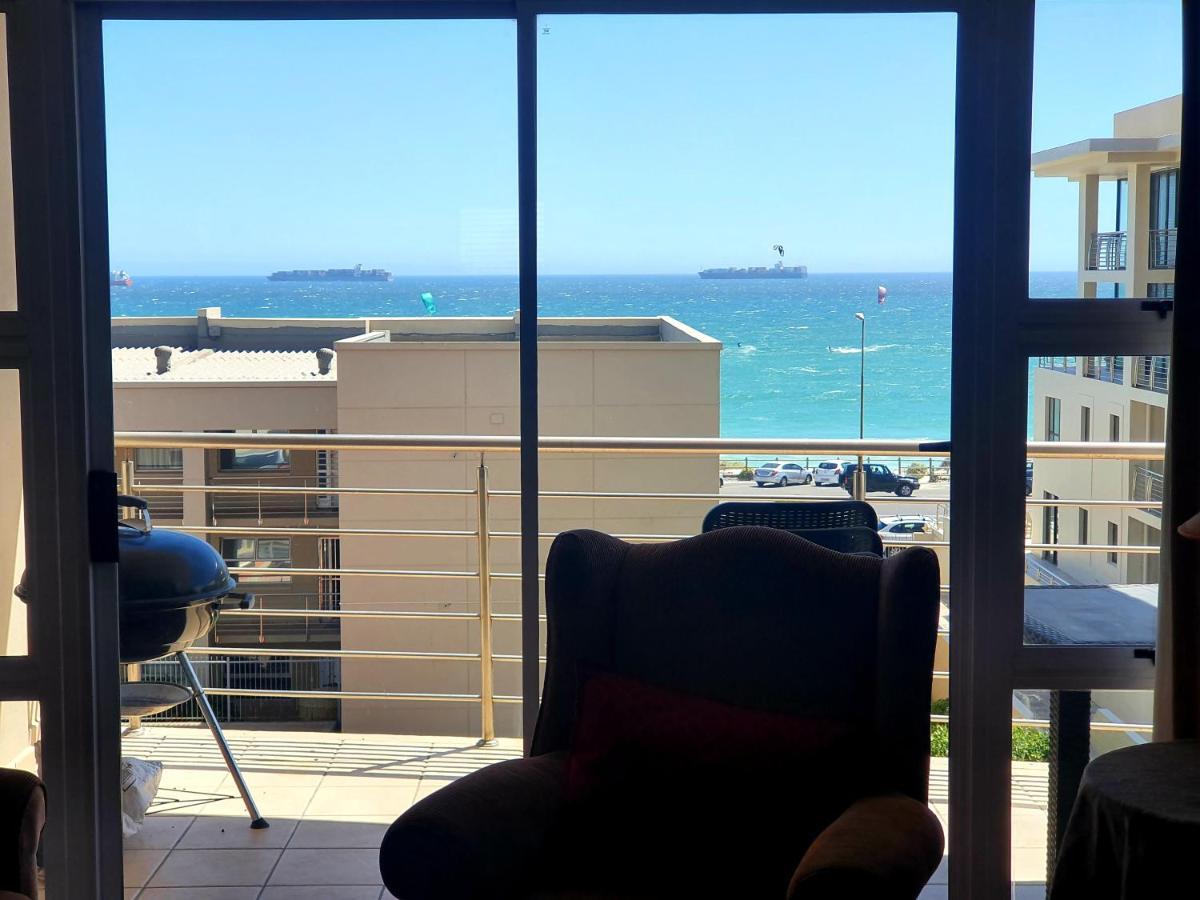 Ocean & Mountain Views